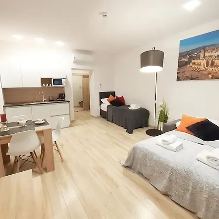 Old Town Apartments - B42-3